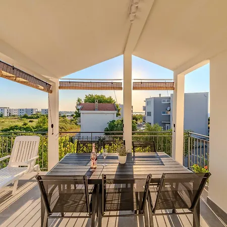 Modern Family With Sea View & Terrace - 2 Min Walk To Nin